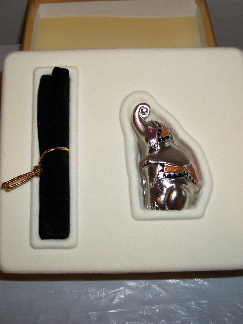 Estee Lauder Pleasures Solid Perfume Lucky Elephant Silver Tone MIB Vintage